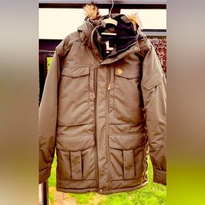 Fjallraven Nuuk Parka Mens Size Medium Olive Color